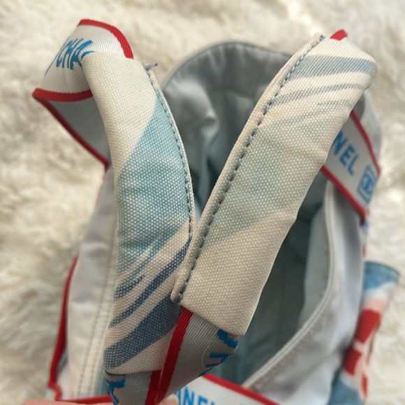 CHANEL Large Tote Bag - Picture 10 of 16